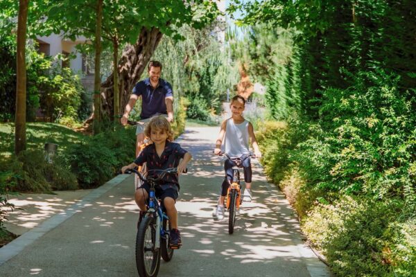 biking-family