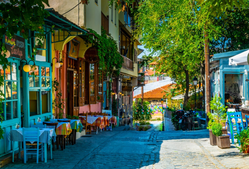 thessalonikigreeceseptember82017viewofanarrowstreet