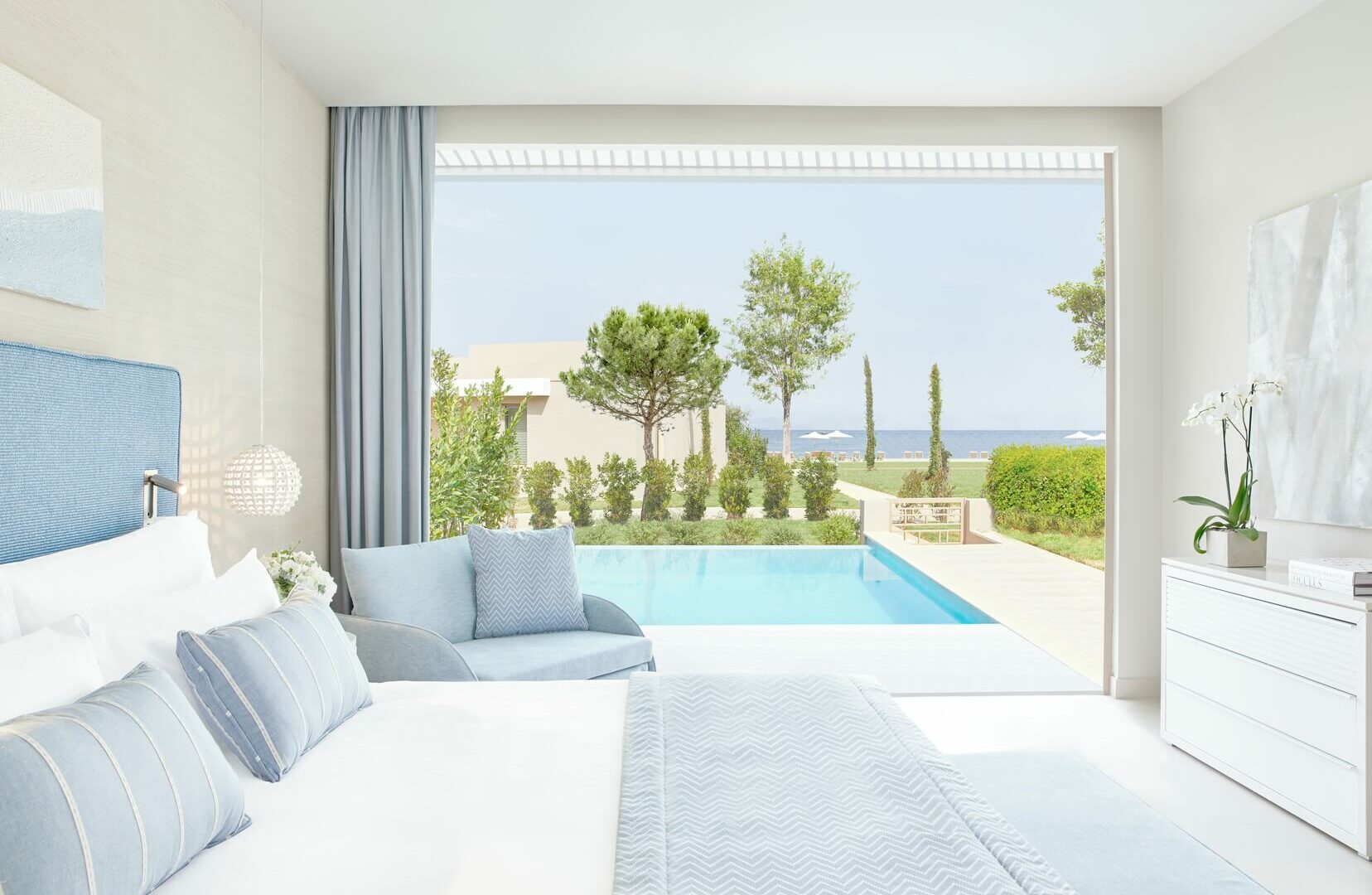 deluxe-junior-suite-with-private-pool_ikos_dassia-1