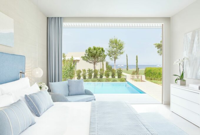Deluxe-Junior-Suite-with-Private-Pool_Ikos_Dassia (1)