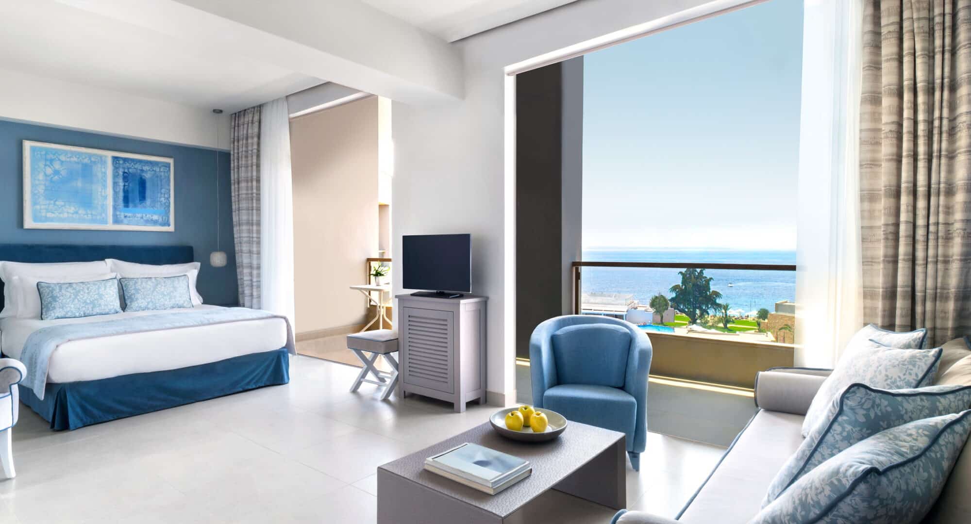 panorama-junior-suite-sea-view_2880x1220