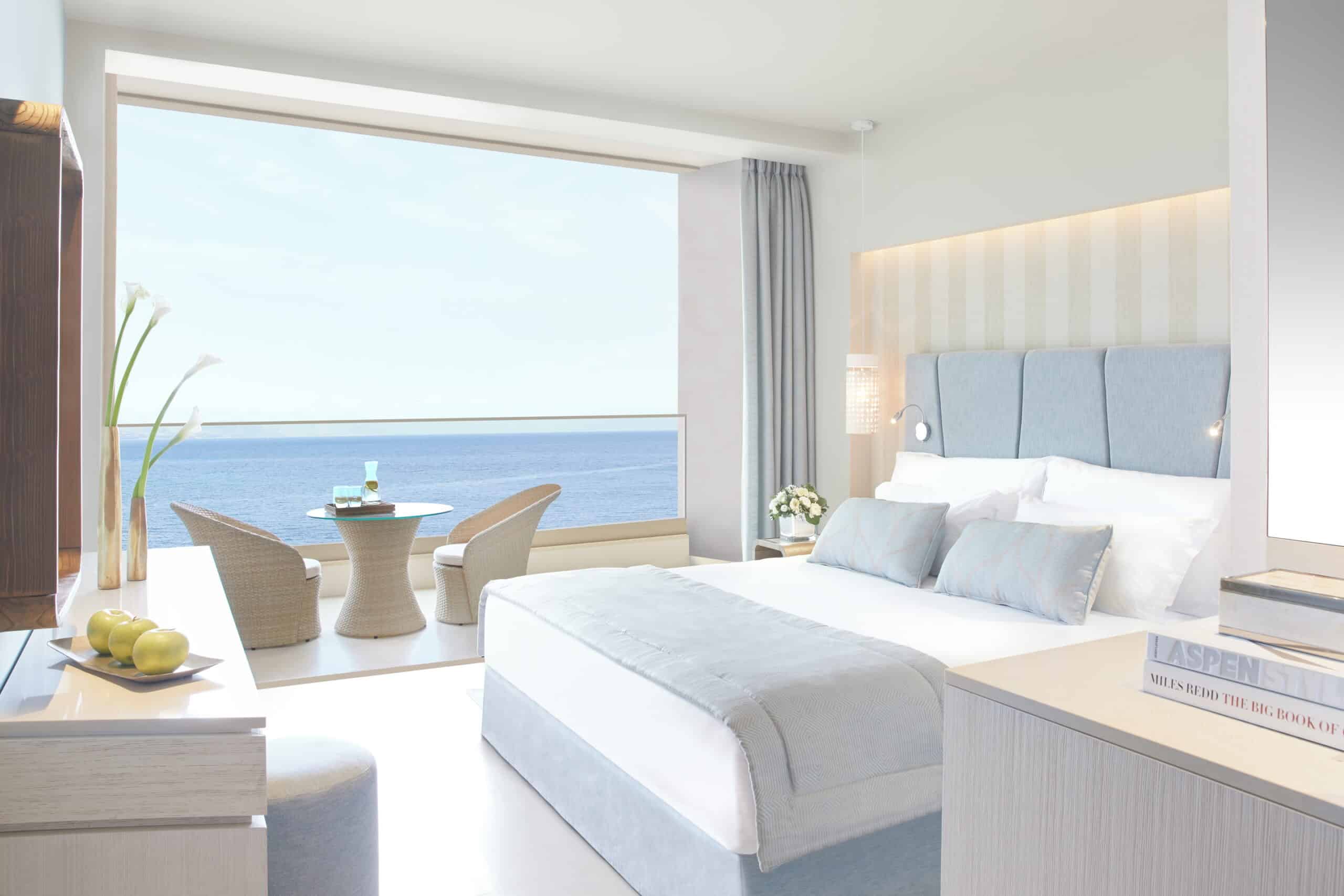 superior-double-room-sea-view_2880x1920