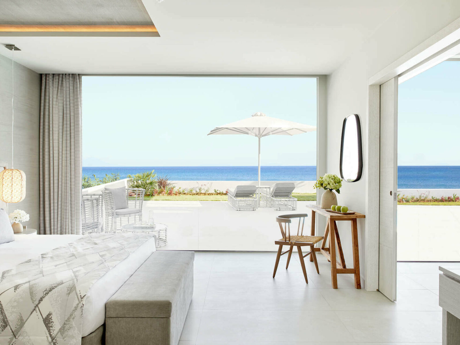 ikos-aria-_-deluxe-one-bedroom-bungalow-suite-with-private-garden-beachfront_2880x1920-1