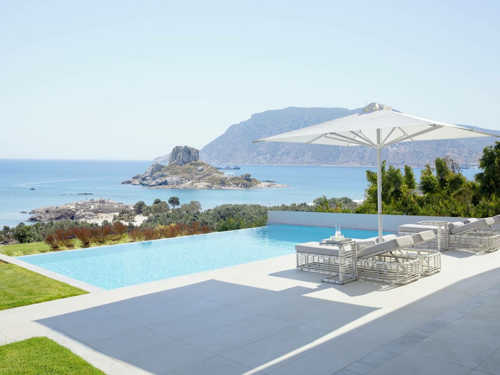 ikos-aria-_-deluxe-one-bedroom-bungalow-suite-with-private-pool_2880x19206