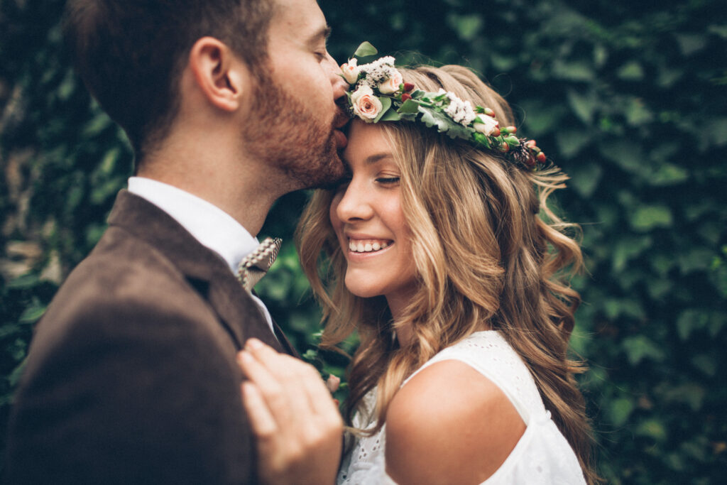 amazingsmilingweddingcouple-prettybrideandstylishgroom