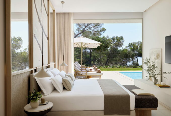 Ikos-Porto-Petro_Deluxe-Three-Bedroom-Bungalow-Suite-PP5473_Vol.3_2880x1920-scaled.jpg