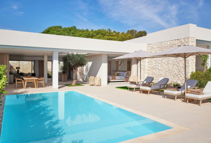 Ikos-Porto-Petro_Deluxe-Two-Bedroom-Bungalow-Suite_PP_1726_Vol.3_2880x1920-scaled.jpg