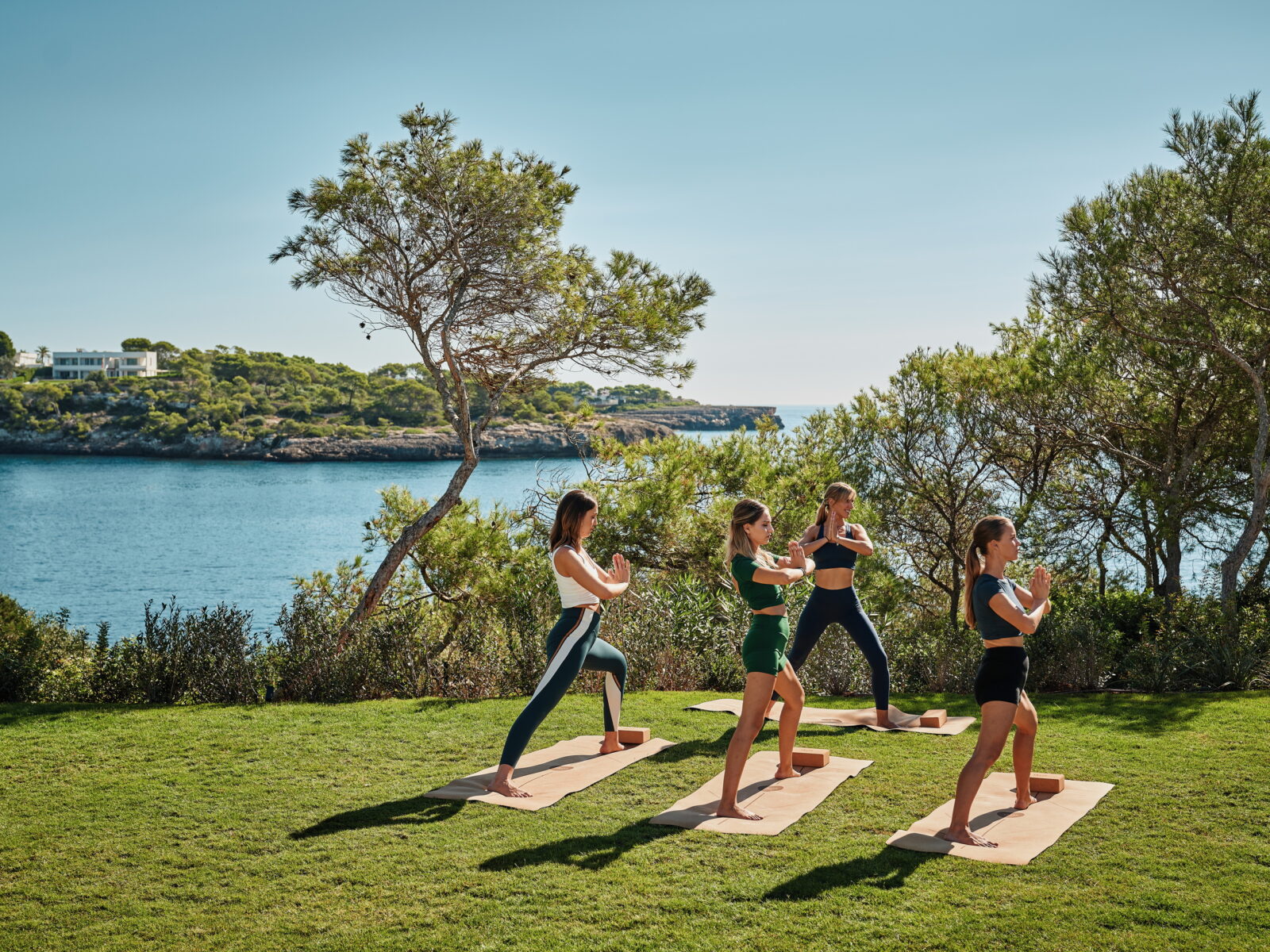 ikos-resorts-_-yoga-outdoor-sessionikos_porto_petro_magic_yoga-5661_2880x1920