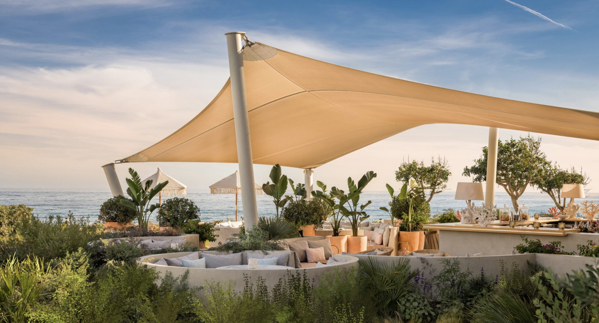 Ikos-Andalusia-_-Deluxe-Bar_2880x1623-scaled.jpg